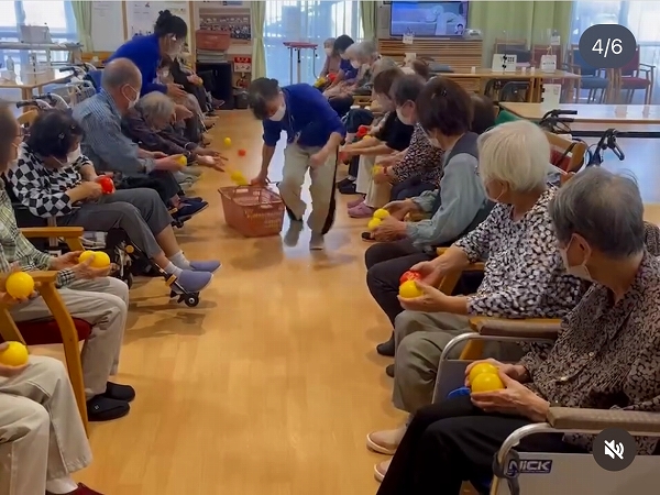 スポーツの日…『動く玉入れ大会』を行いました♪