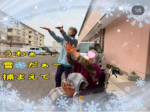 雪を見て大はしゃぎ☃…嬉し楽し!(^^)!